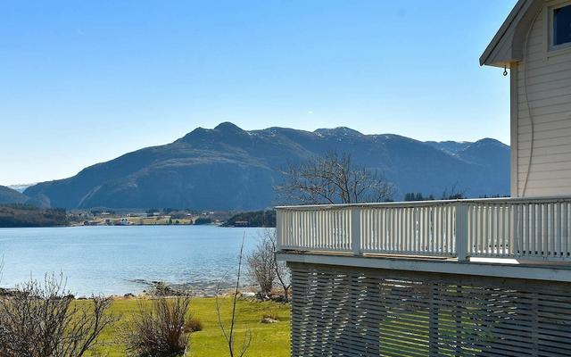 7 Person Holiday Home In Midsund