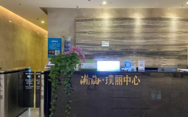 Cloud Building Selection Hotel