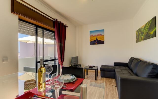 Apartment - 1 Bedroom with WiFi and Sea views - 107979