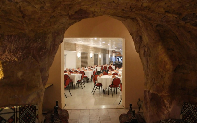 Edom Hotel