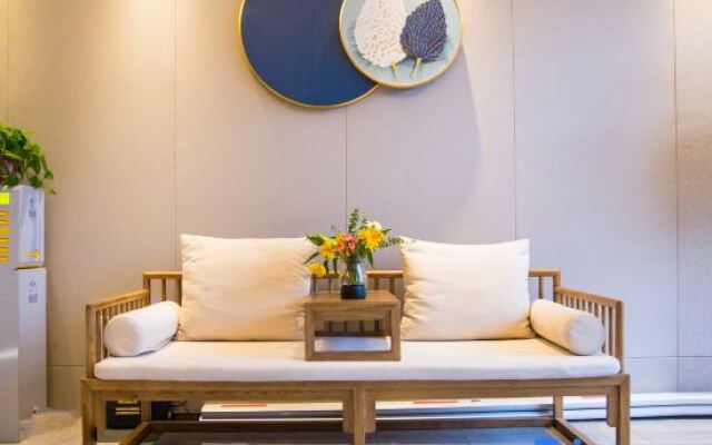 Yahou Light Luxury Hotel