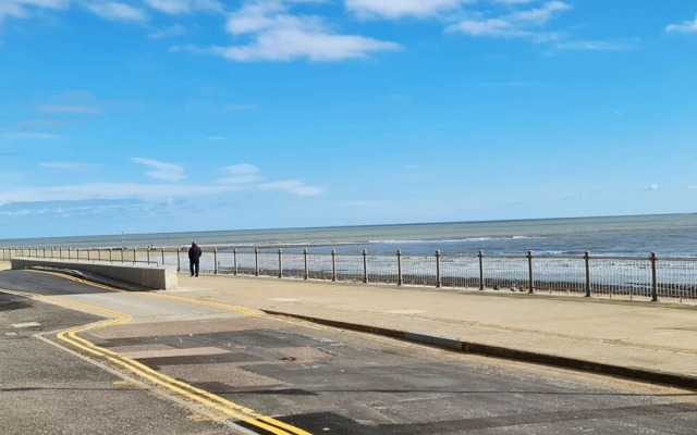 Seas the Day - Luxury Beach Apartment - Sleeps 4