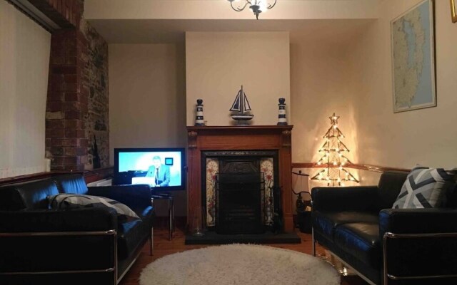 Lovely Apartment Overlooking the Harbour & bay
