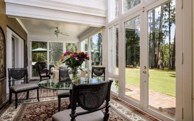 Knollwood House Bed & Breakfast