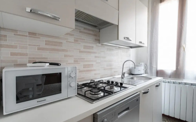 Venice Grand Canal Style Apt 3 by Wonderful Italy