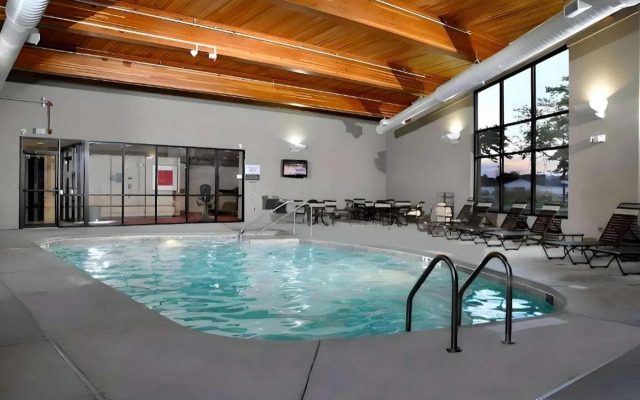 Comfort Suites Milwaukee West
