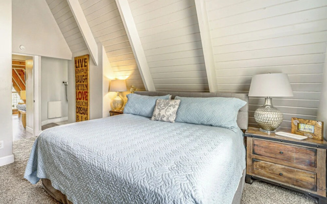 Flagstaff A-frame Cabin w/ Deck & Lovely Views!