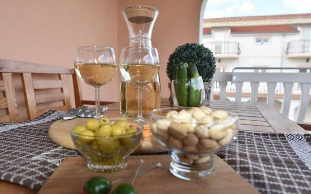 Spacious Apartment in Vodice With Garden