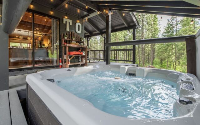 Thyme Out 2 Bedroom Home by NW Comfy Cabins by RedAwning