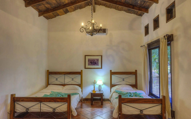 Hacienda La Pacífica Eco-Lodge