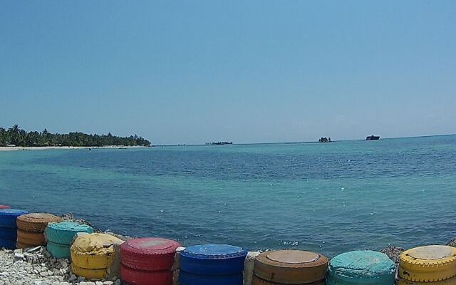 Rocky Cay Bay