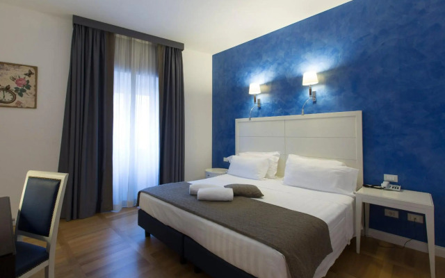 Floris Hotel