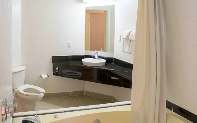 Motel 6 Seymour, IN - North