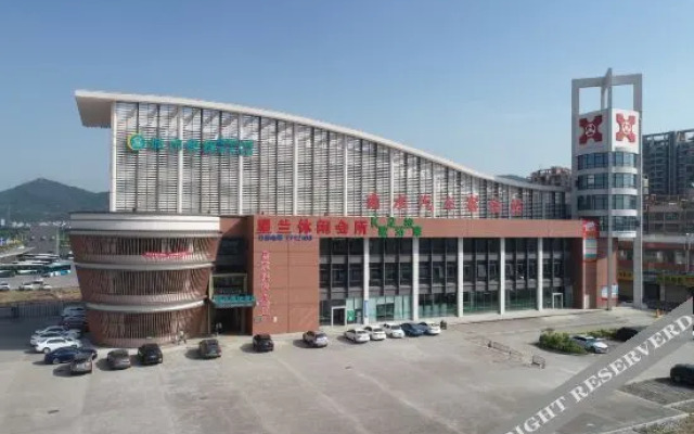 Yuanlong Hotel (Zhuhai Nanshui Bus Station)