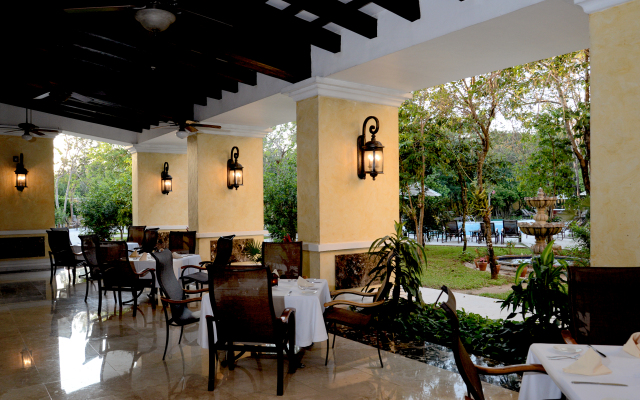 Courtyard By Marriott Cancun Airport
