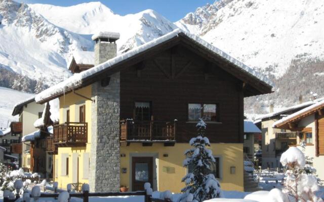 Chalet Mott