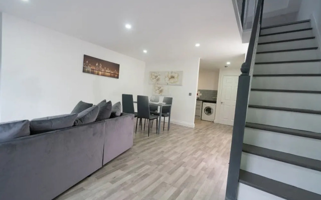 City Centre Modern 4 Person Apartment