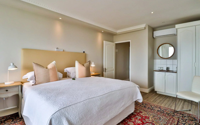 Hermanus Beachfront Lodge