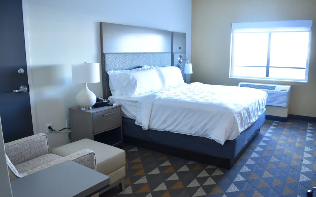 Holiday Inn Kansas City - Northeast by IHG