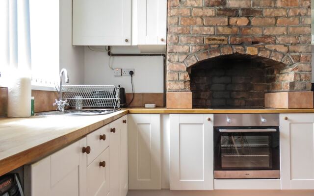 Tudors eSuites Historic Townhouse Birmingham with Garden