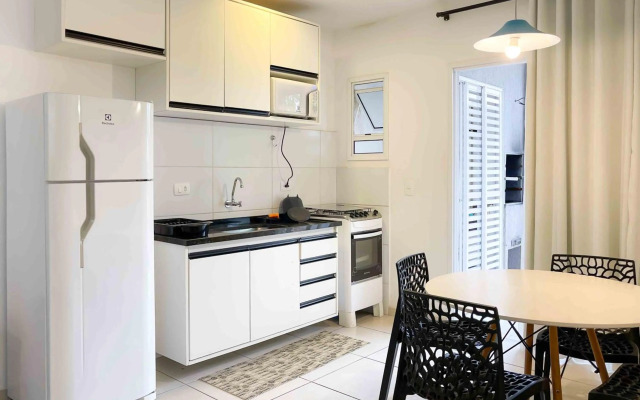 Apartamento Ubatuba, AR, Varanda Gourmet, Piscinas e 300mt Praia