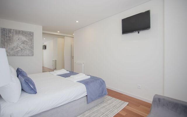 Liiiving - Luxury River View Apartment X