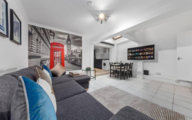 Serviced Flat Near Hyde Park Marble Arch W2 London