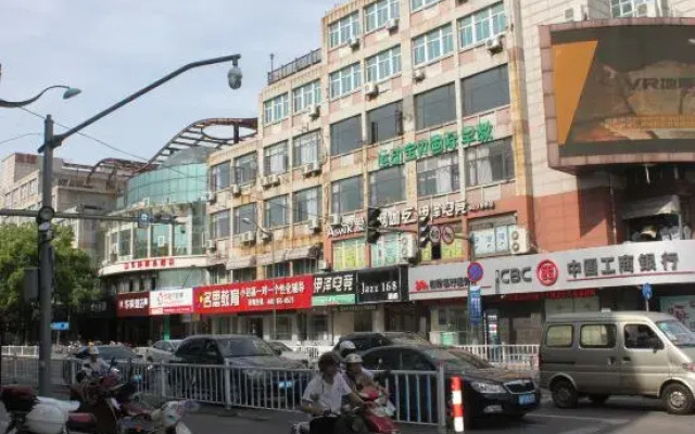 Home Inn Huaxuan Select Hotel (Jiashan Tingqiao South Road Branch)