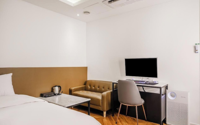 Pyeongtaek Hotel De Salon