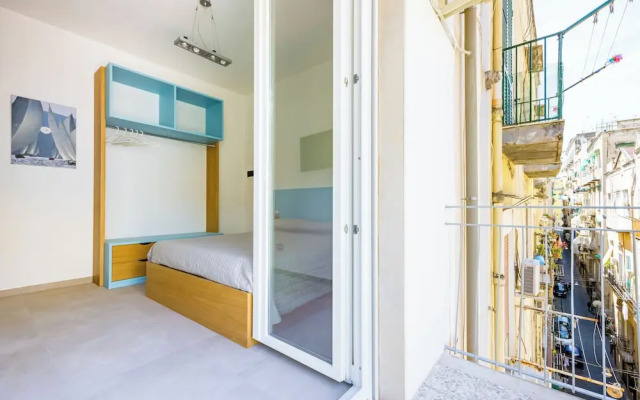 Brombeis Double Bedroom Center by Napoliapartments