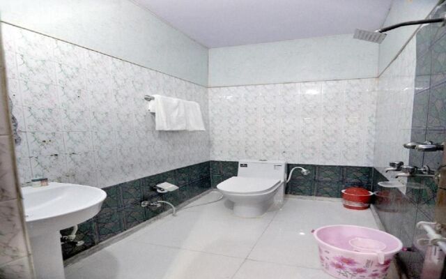OYO 18641 Hotel Rashmi