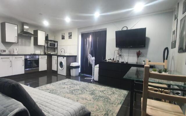 Studio, up to 4 PEOPLE, City Center location