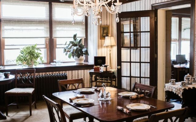 Brownsville Road House Bed Breakfast