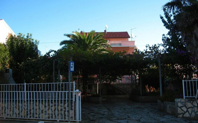 Ljuba - Large Terrace - A2