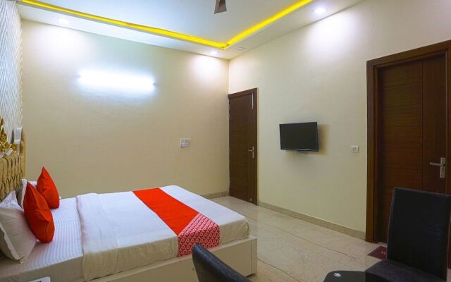 Oyo 41667 Paschim Vihar Inn