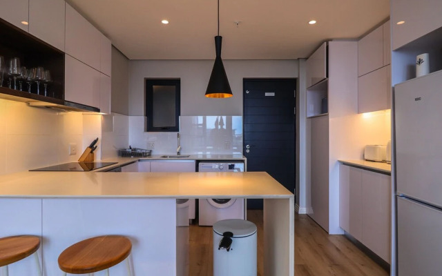 Sixteen on Bree 1425 by CTHA