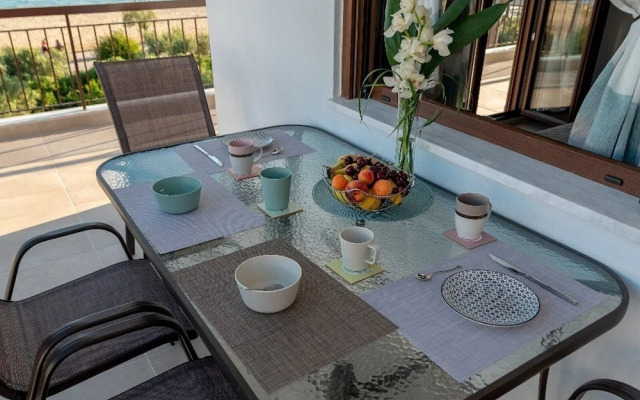 Dimi Seafront Partment by Rentals Pro