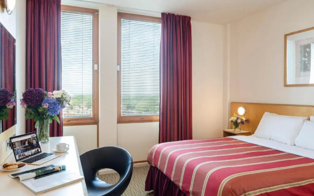 St Giles Heathrow Hotel