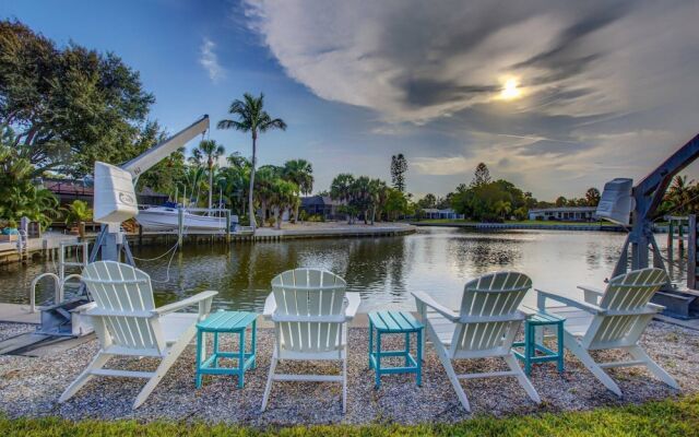 Azure Paradise on the Canal