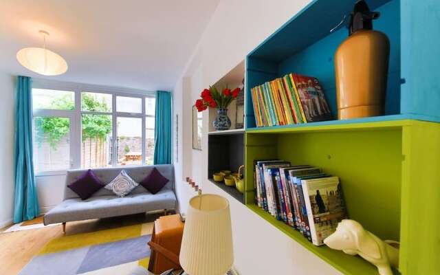 Bright and Spacious 1 Bed Flat With Garden