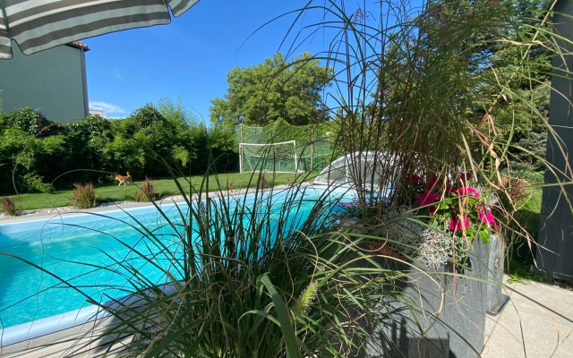 Pool & Lake Holiday Home