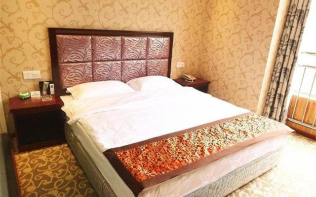 Jiangcheng Hotel (Chenjia Ping Subway Station)