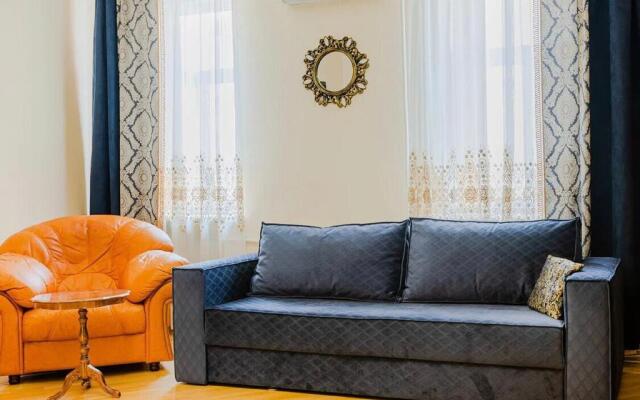 DeRent Aparts (ДеРент Апартс) на улице Грибоедова 14