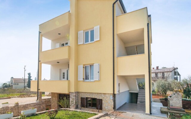 Nice Apartment in Lovrecica With Wifi and 2 Bedrooms