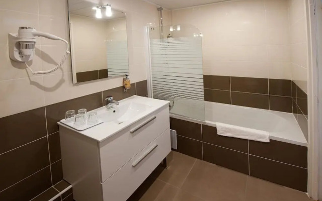 Hotel Milton (ex Gis Hotel)