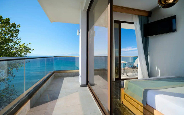 Evlogia Hotel Seafront & Annex by Greek Pride