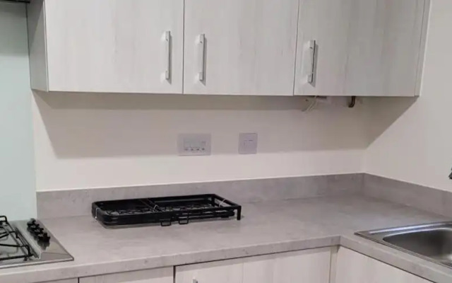 Central 2 Bed Home - Parking, Ev Point, Garden