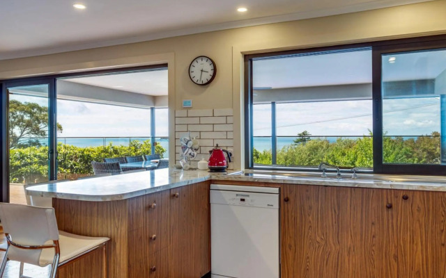 Poolside Getaway Dromana