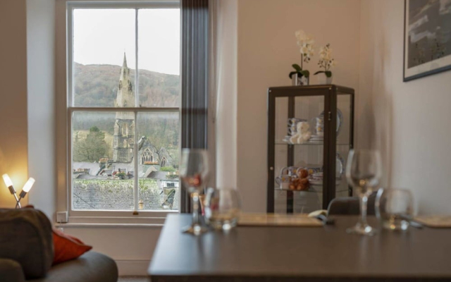 Charming 1BR - Town Centre-parking-stunning Views