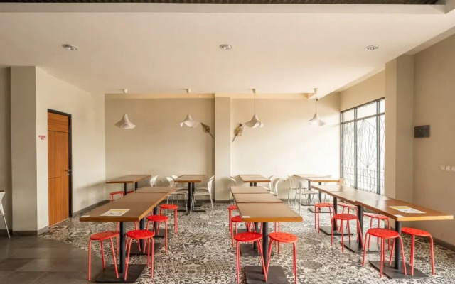 OYO 535 Cileunyi Residence